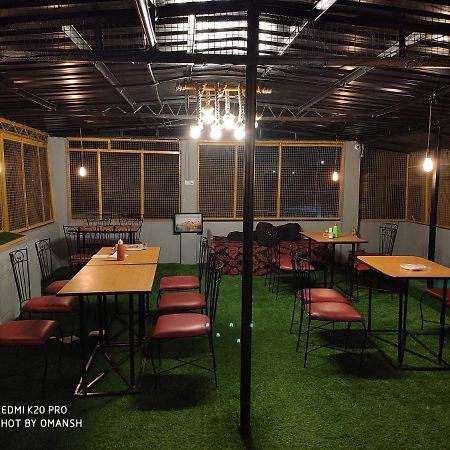 Monalisa Hostel Varanasi Eksteriør billede