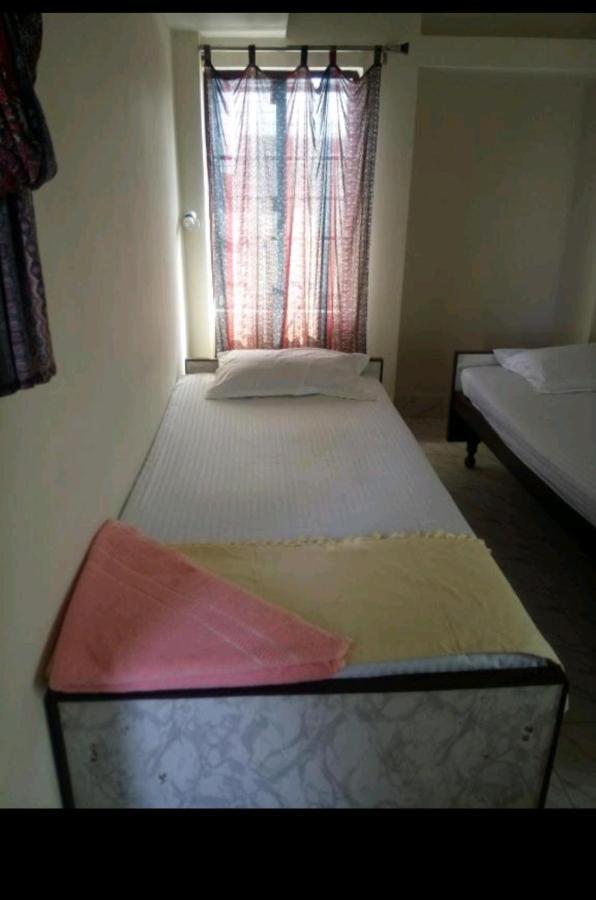 Monalisa Hostel Varanasi Eksteriør billede