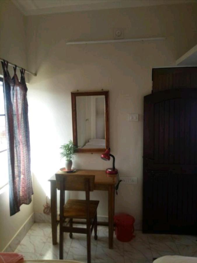 Monalisa Hostel Varanasi Eksteriør billede