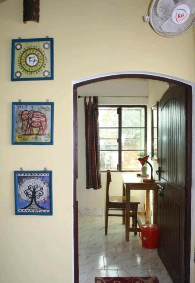 Monalisa Hostel Varanasi Eksteriør billede