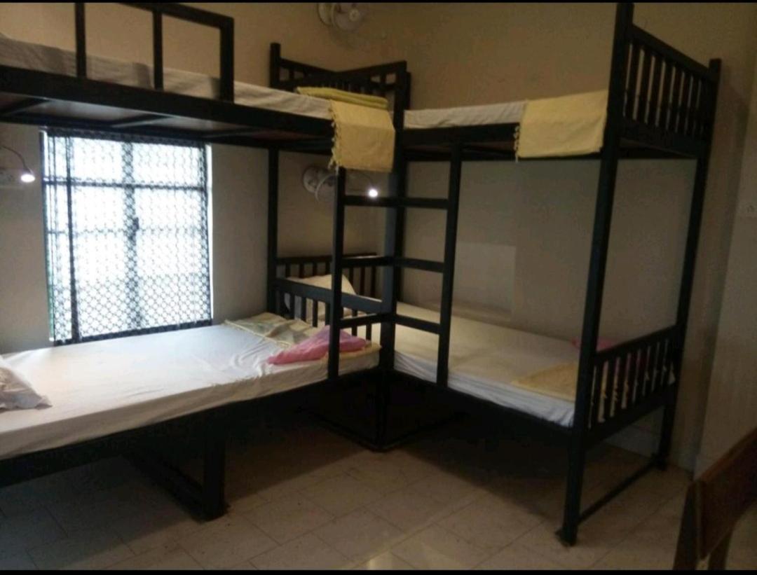 Monalisa Hostel Varanasi Eksteriør billede