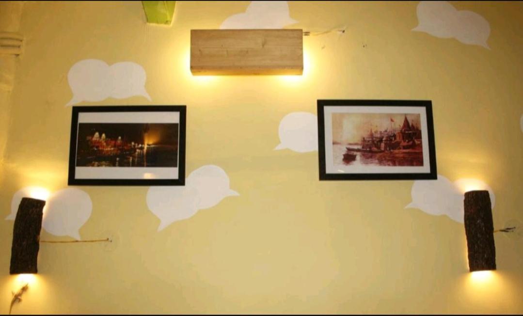 Monalisa Hostel Varanasi Eksteriør billede