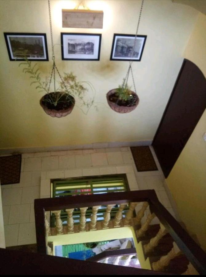 Monalisa Hostel Varanasi Eksteriør billede