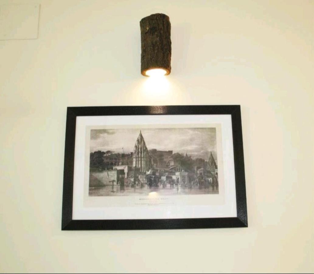 Monalisa Hostel Varanasi Eksteriør billede