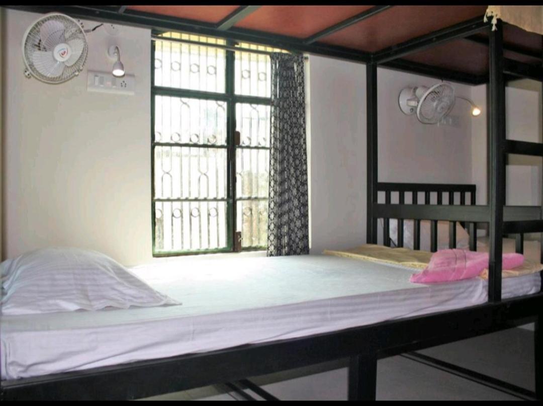 Monalisa Hostel Varanasi Eksteriør billede