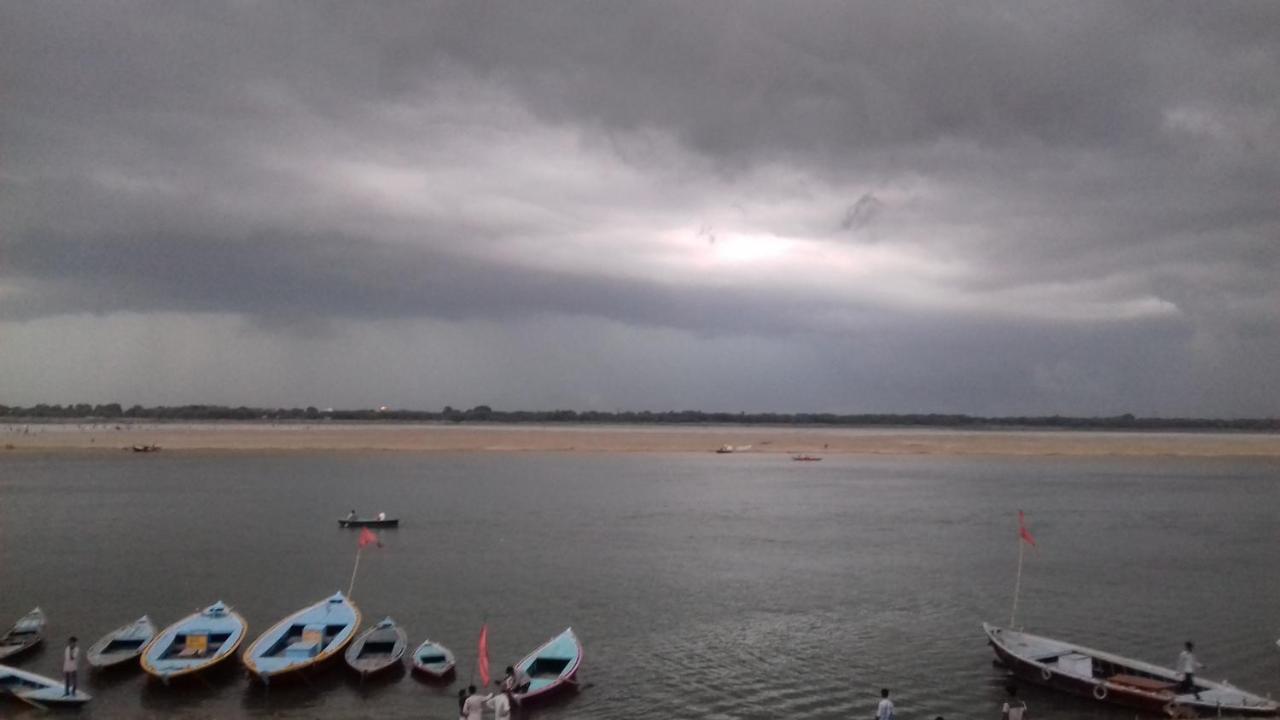 Monalisa Hostel Varanasi Eksteriør billede