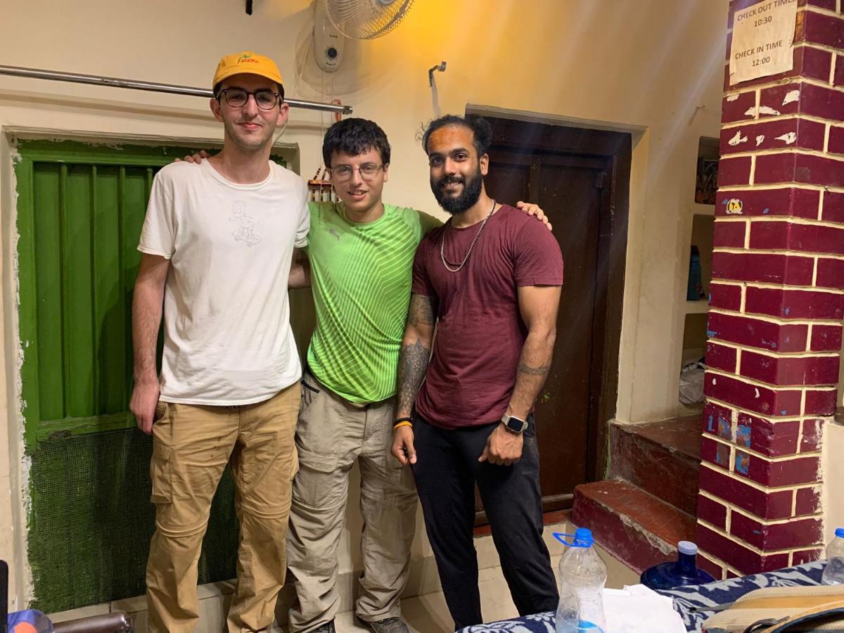 Monalisa Hostel Varanasi Eksteriør billede