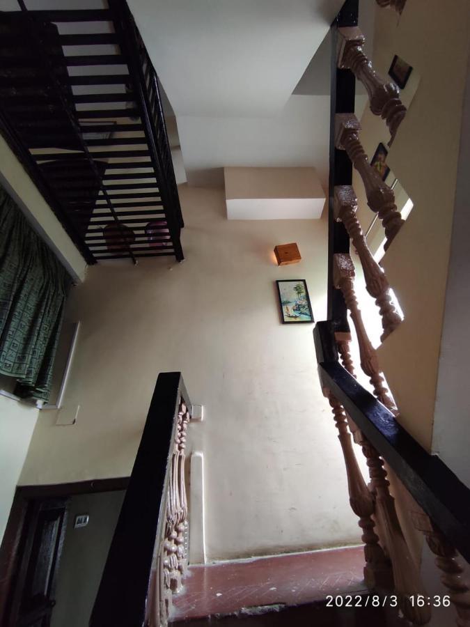 Monalisa Hostel Varanasi Eksteriør billede