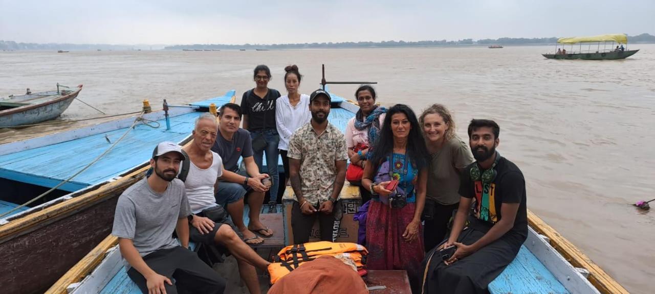 Monalisa Hostel Varanasi Eksteriør billede