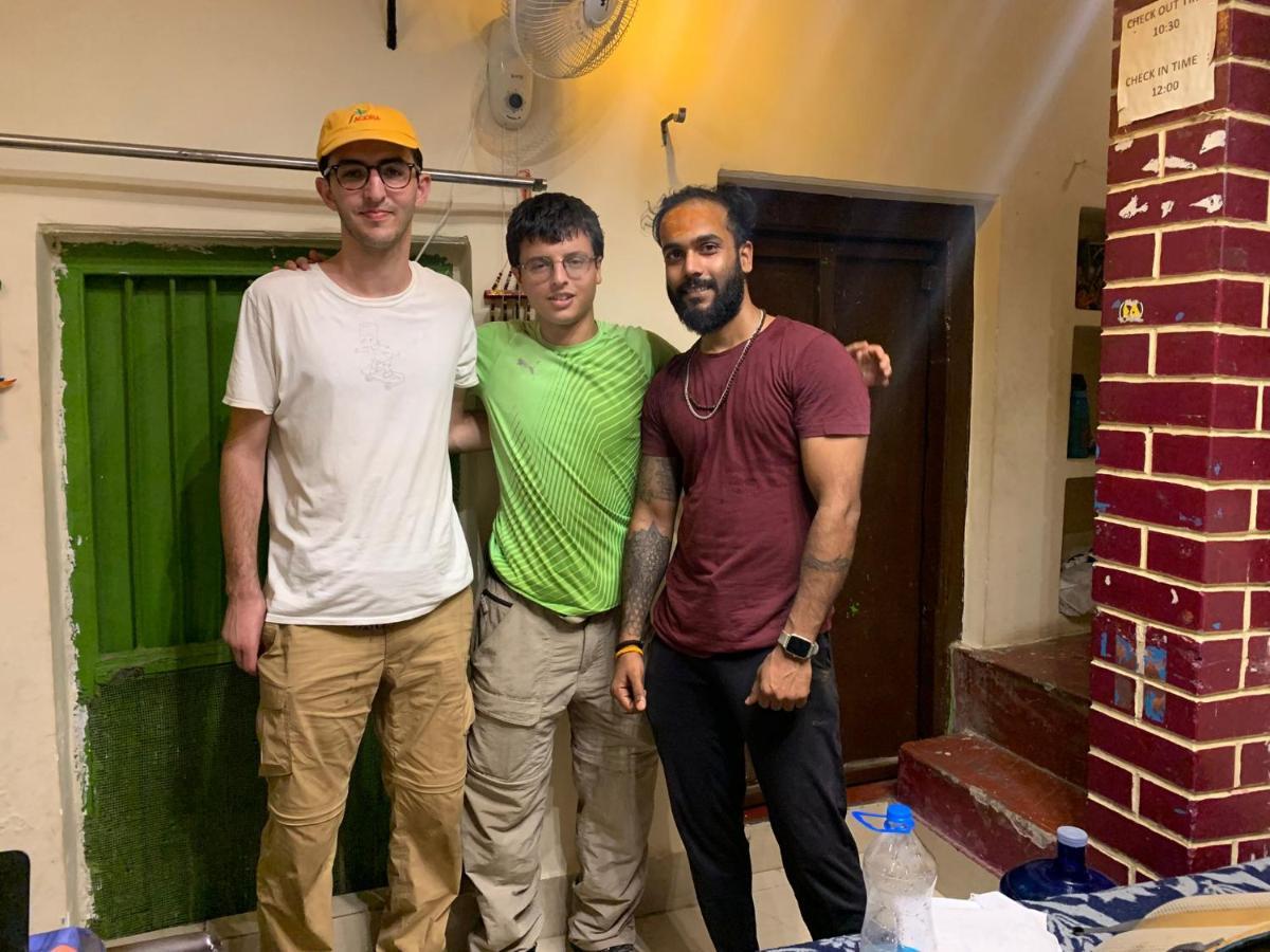 Monalisa Hostel Varanasi Eksteriør billede