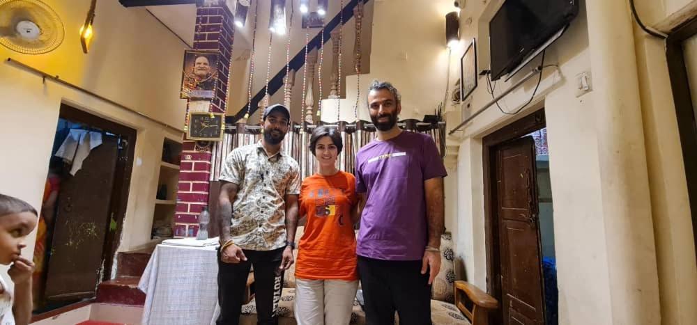 Monalisa Hostel Varanasi Eksteriør billede